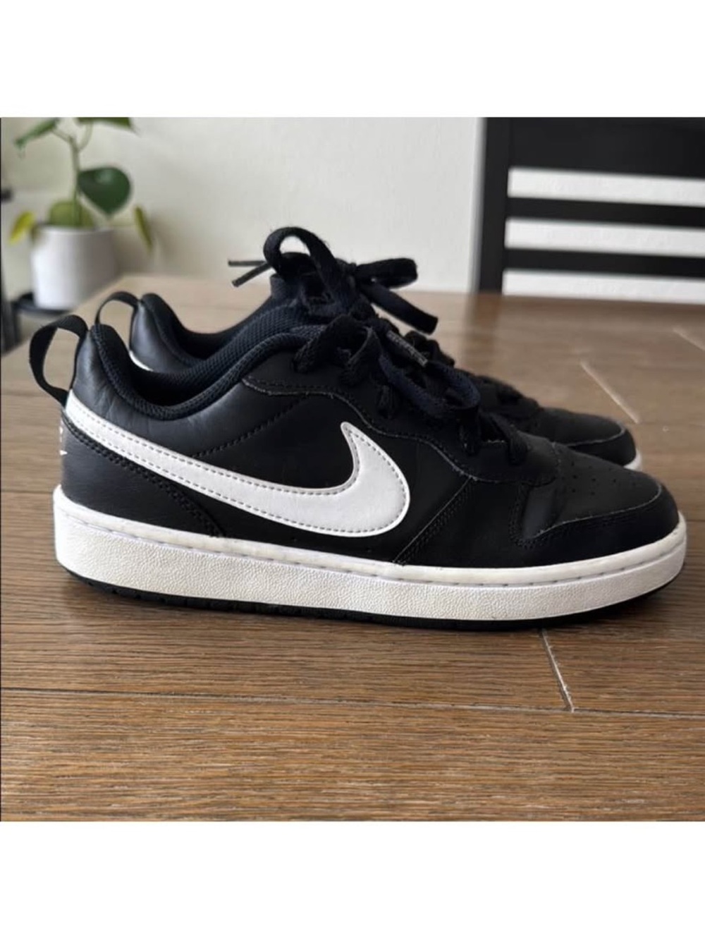 Nike Kids Black & White Low-Top Swoosh Sneakers